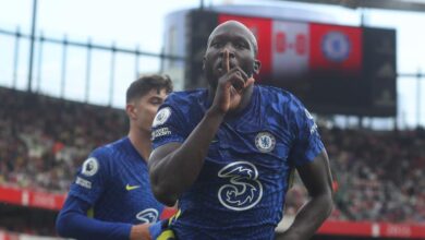 London is blue! Lukaku helps Chelsea sink sorry Arsenal