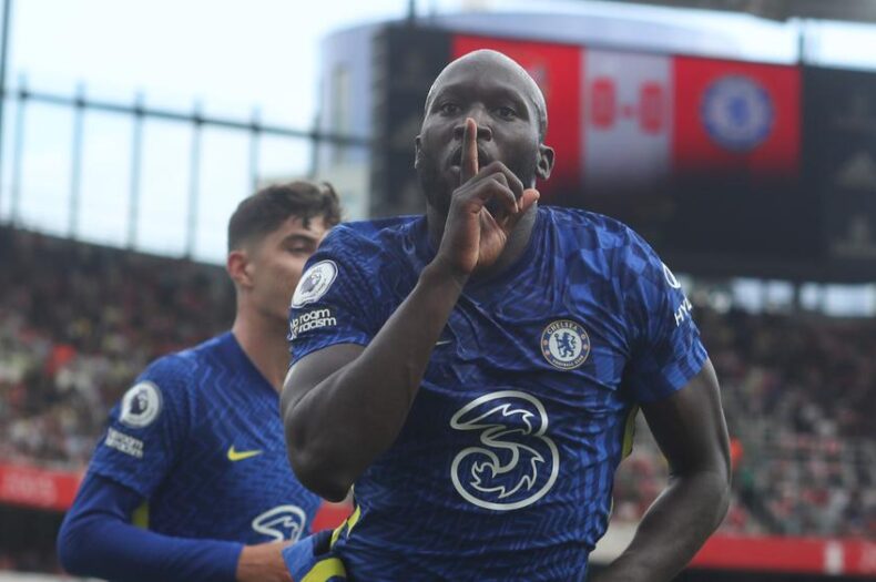 London is blue! Lukaku helps Chelsea sink sorry Arsenal