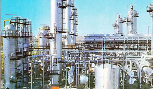 Oil workers vow to continue strike
