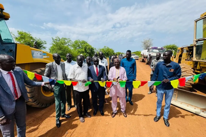 Governor Madut launches rehabilitation of Wanyjok–Majok-Yinthiou Road